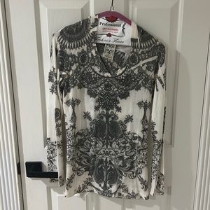 Vocal - Gray and white shirt with hoody